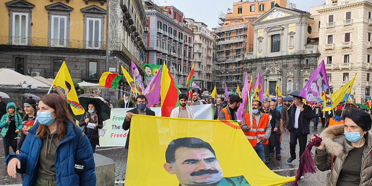 Μαζική πορεία στη Νάπολη: το κουρδικό πρόβλημα δεν μπορεί να λυθεί χωρίς την ελευθερία του Καλάν
